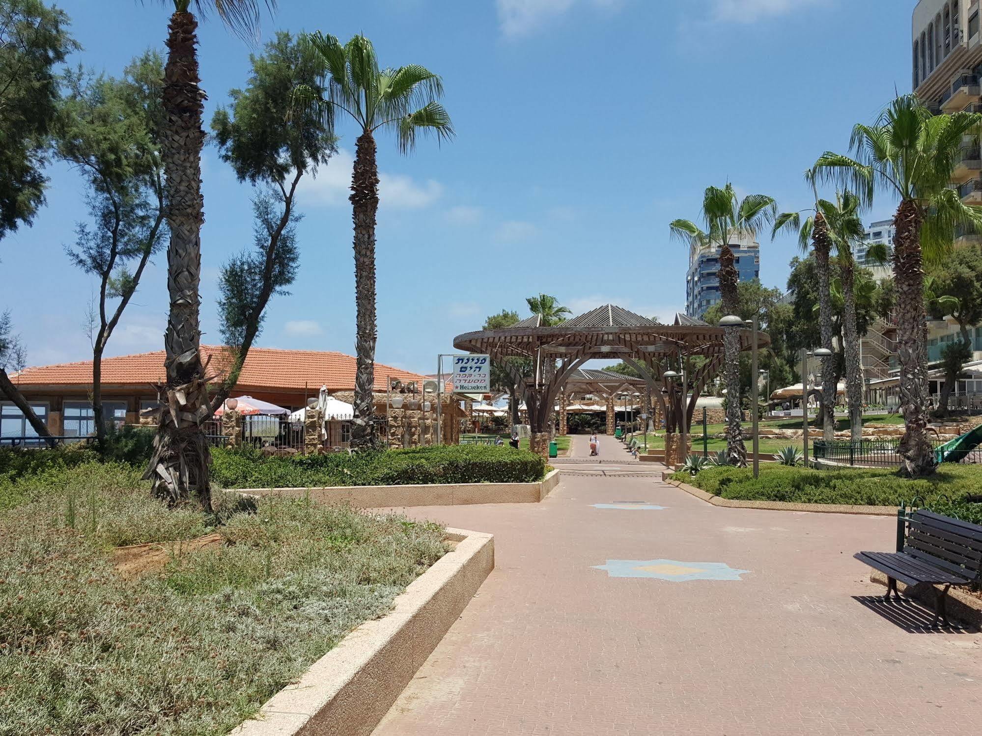 Netanya Motel Pierre エクステリア 写真
