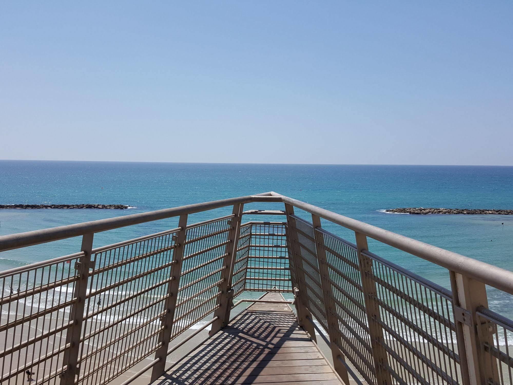 Netanya Motel Pierre エクステリア 写真