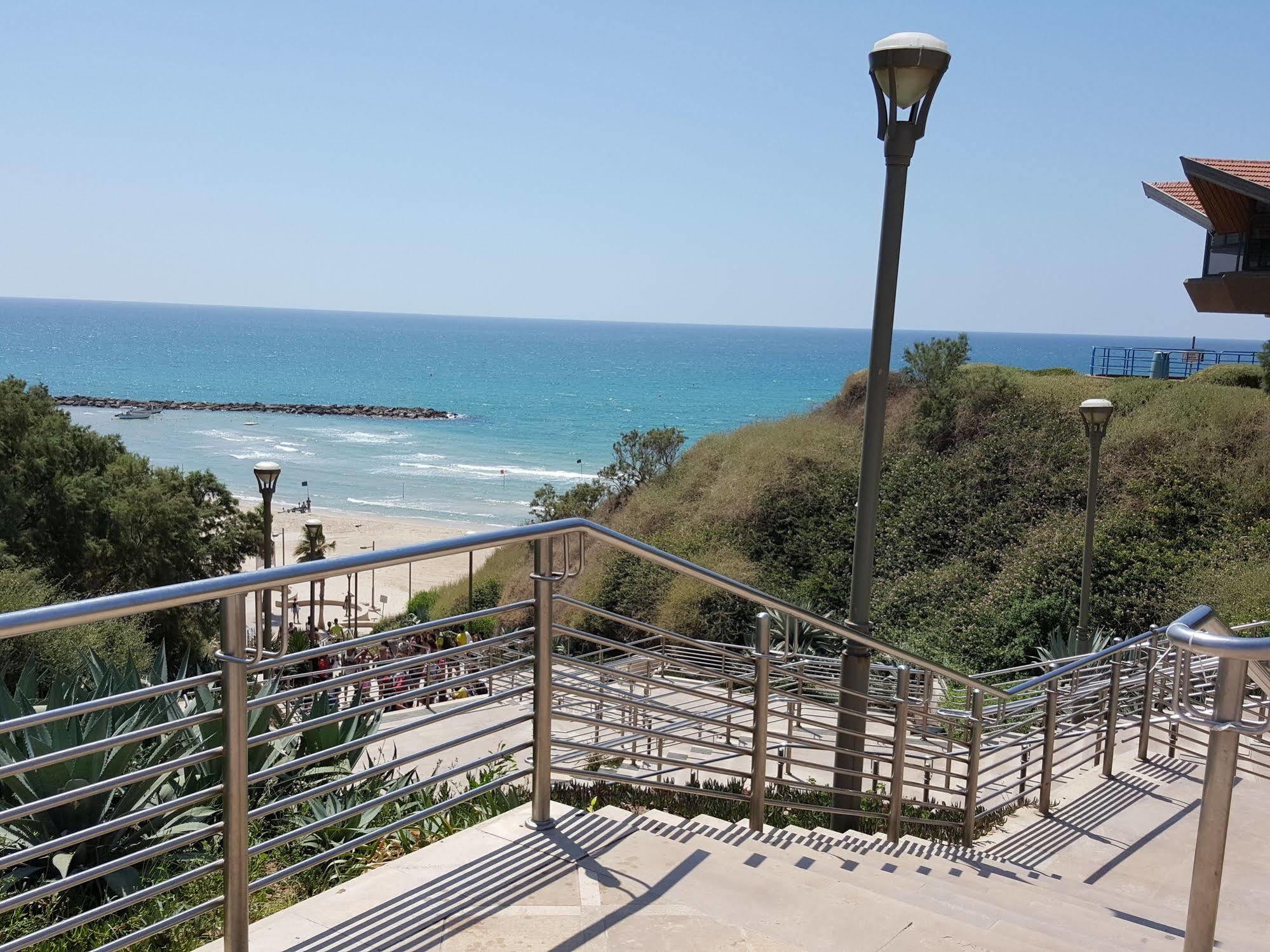 Netanya Motel Pierre エクステリア 写真